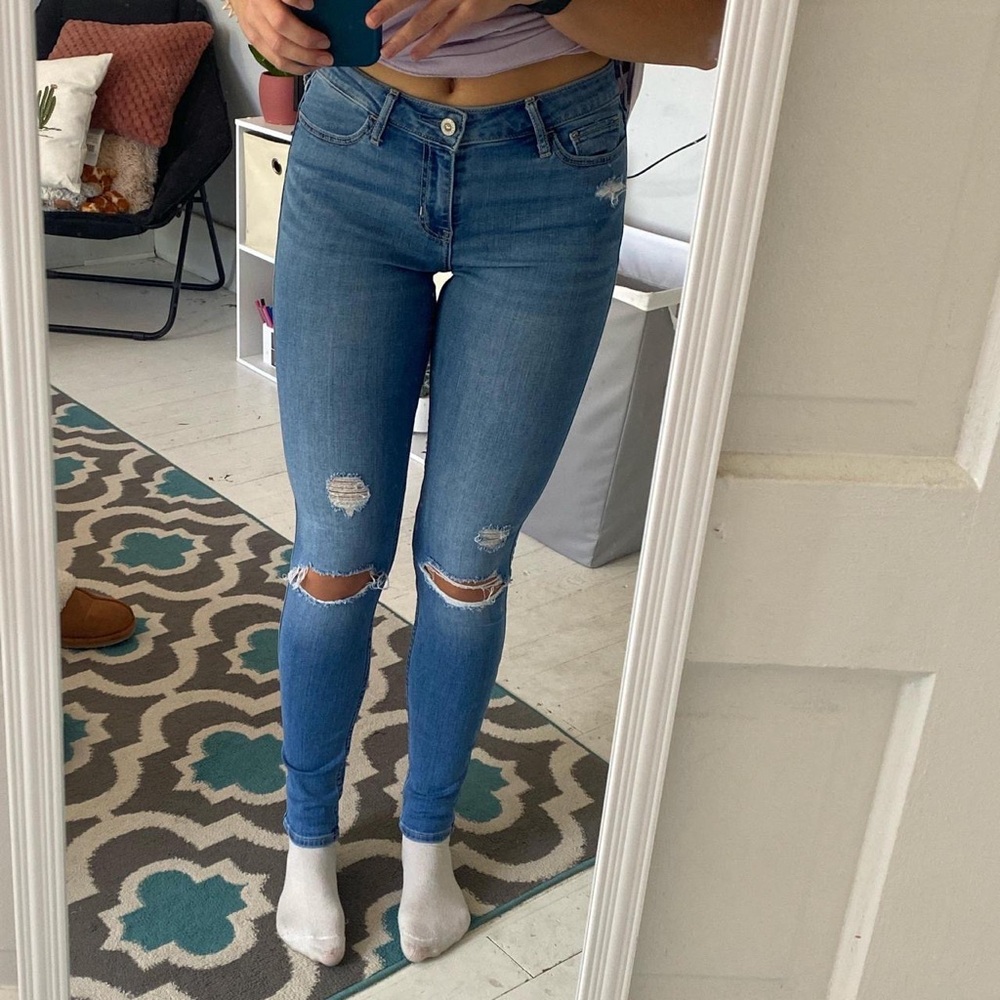 Hollister Women's Blue Ripped Jeans